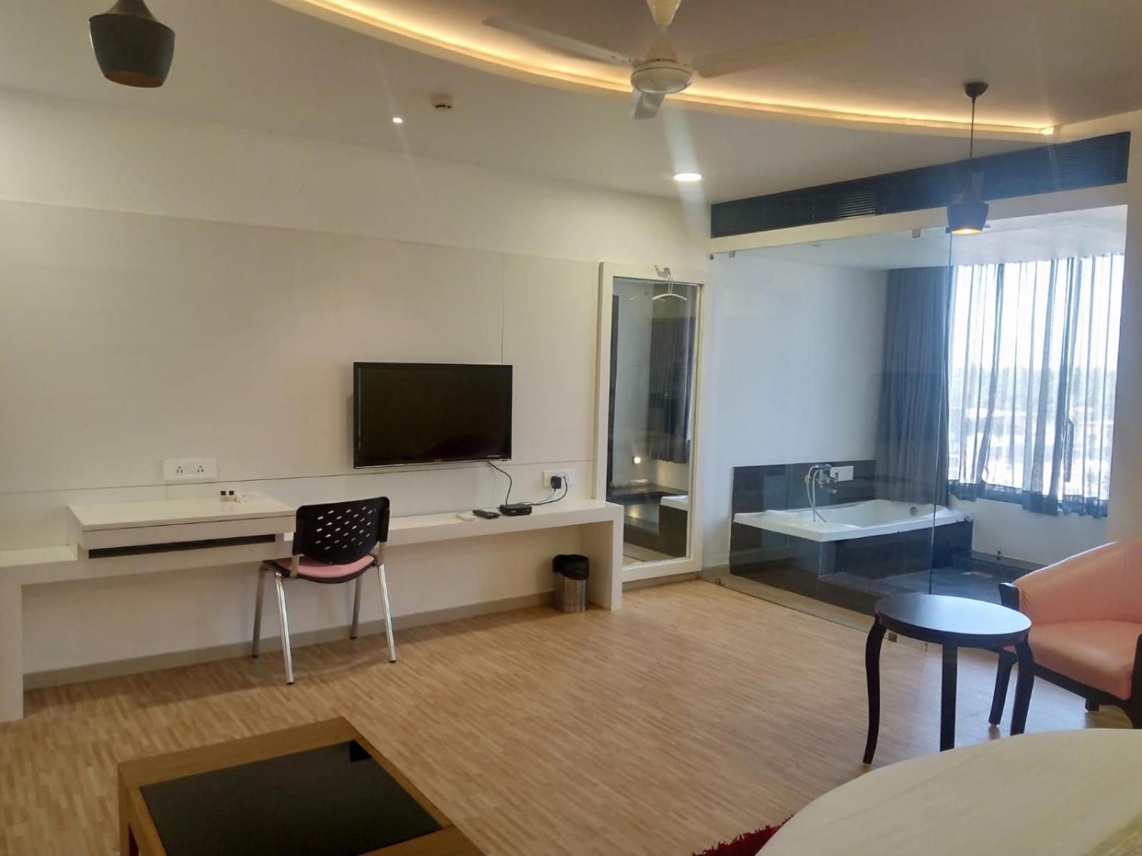 Hotel Shivalik - Mehsana Mahesana Zewnętrze zdjęcie
