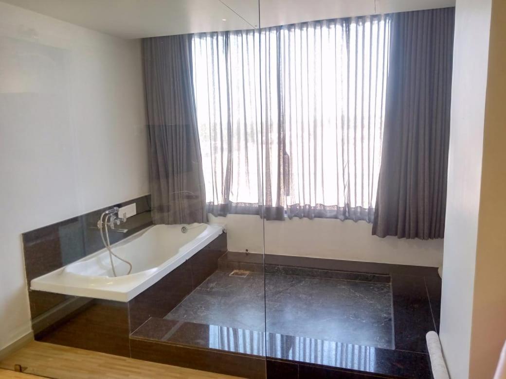 Hotel Shivalik - Mehsana Mahesana Zewnętrze zdjęcie