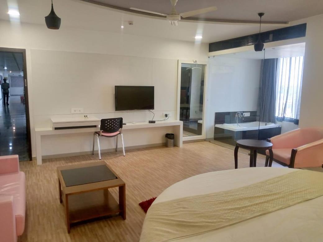 Hotel Shivalik - Mehsana Mahesana Zewnętrze zdjęcie