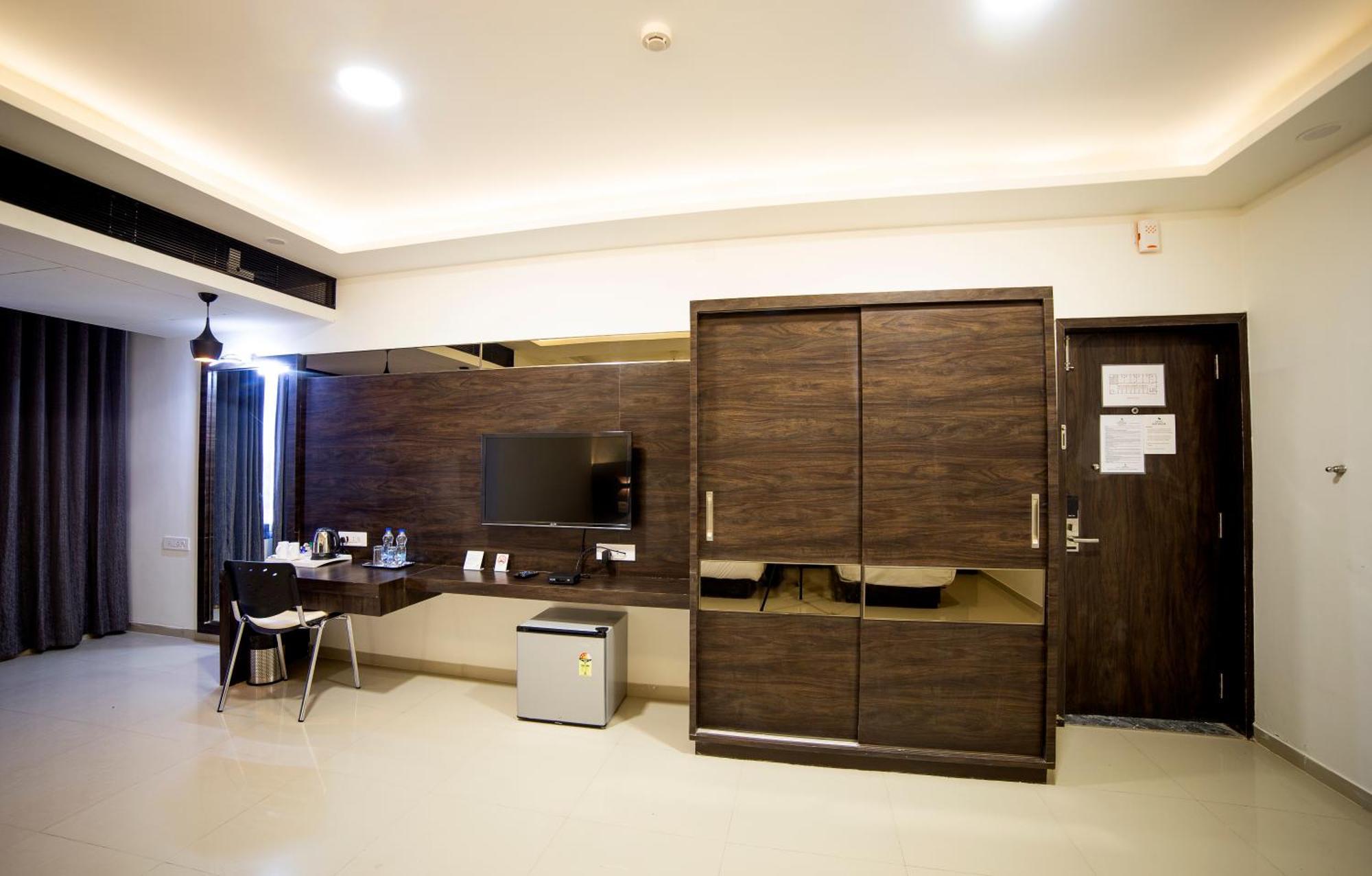 Hotel Shivalik - Mehsana Mahesana Zewnętrze zdjęcie